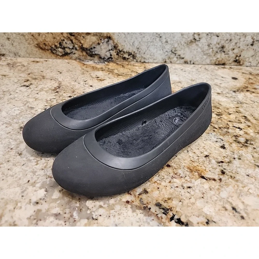 Crocs Womens Alice Mary Jane Black Closed Toe Flats Slip Resistant Size 7.  EUC